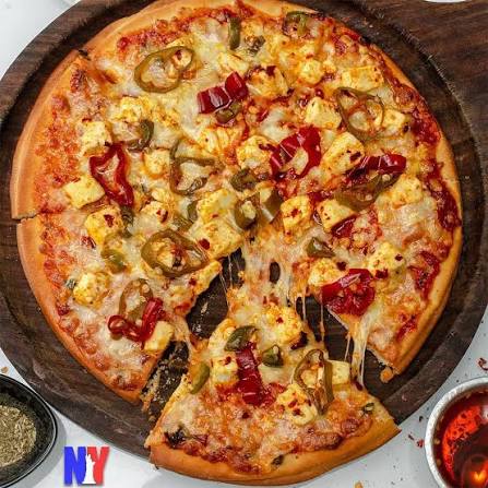 Paprika Paneer Pizza
