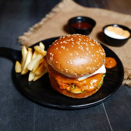 Makhni Paneer Burger